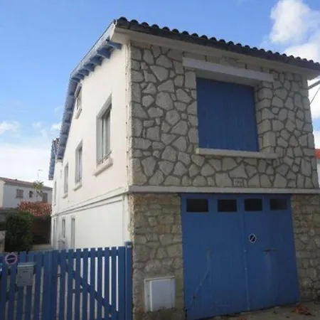 Appartement Centre Grand T2** Avec Cour 100mplage *