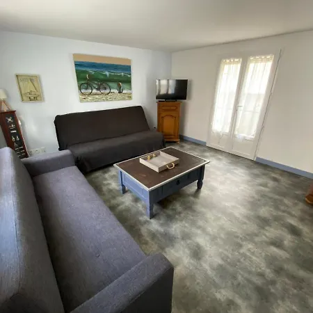 Apartment Centre Grand T2** Avec Cour 100mplage Chatelaillon-Plage