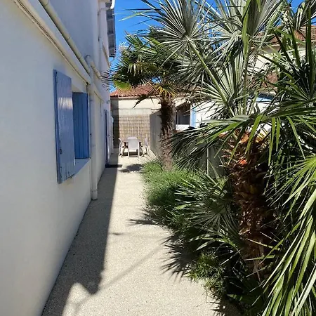 Apartment Centre Grand T2** Avec Cour 100mplage *