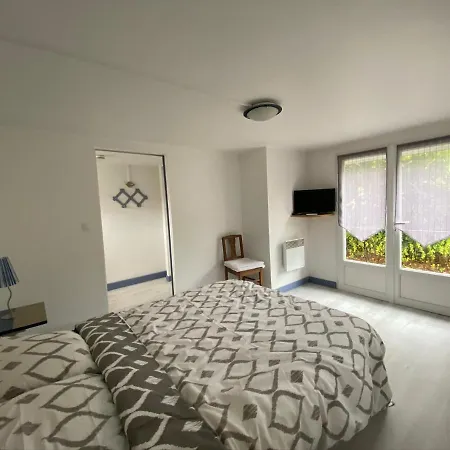 Apartment Centre Grand T2** Avec Cour 100mplage *