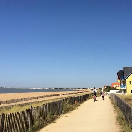 Centre Grand T2** Avec Cour 100mplage Châtelaillon-Plage